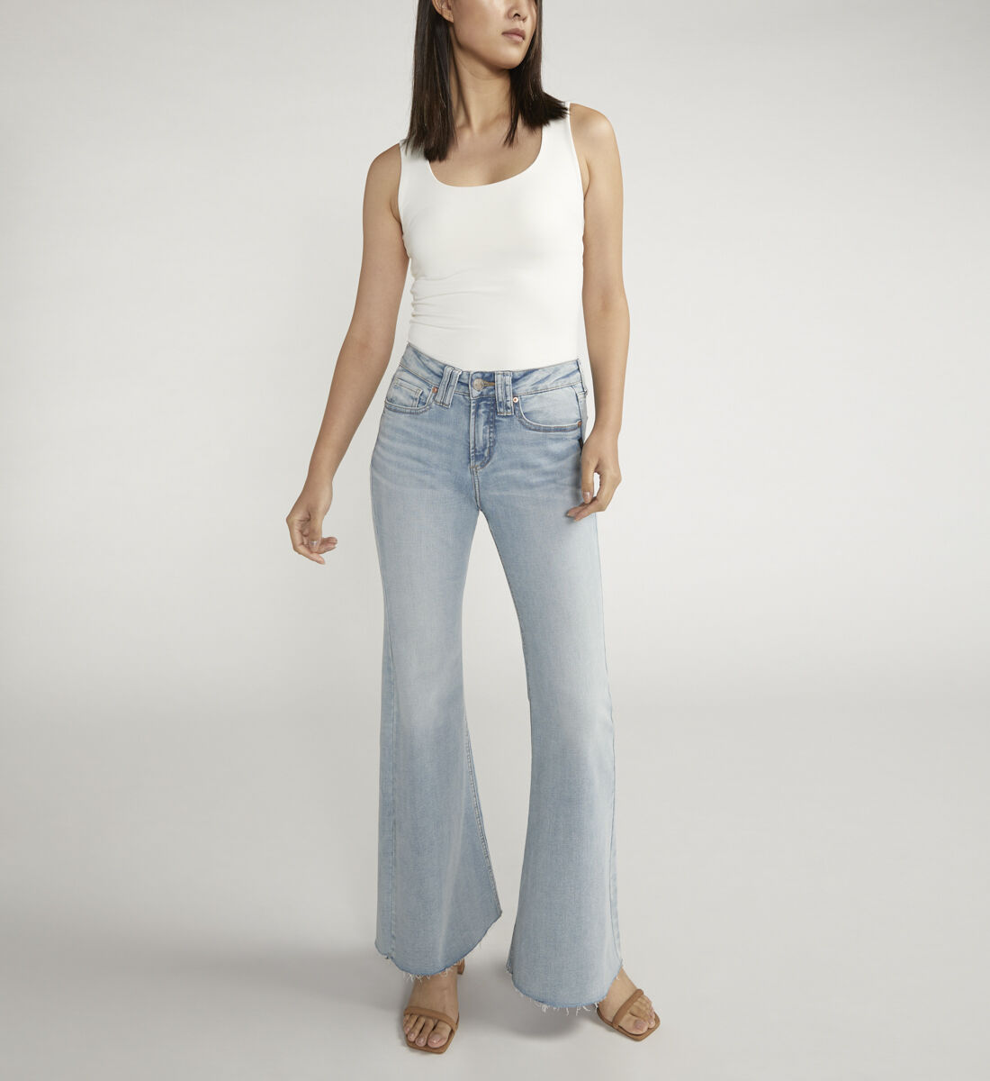 Buy Suki Mid Rise Flare Jeans for USD 94.00 | Silver Jeans US New