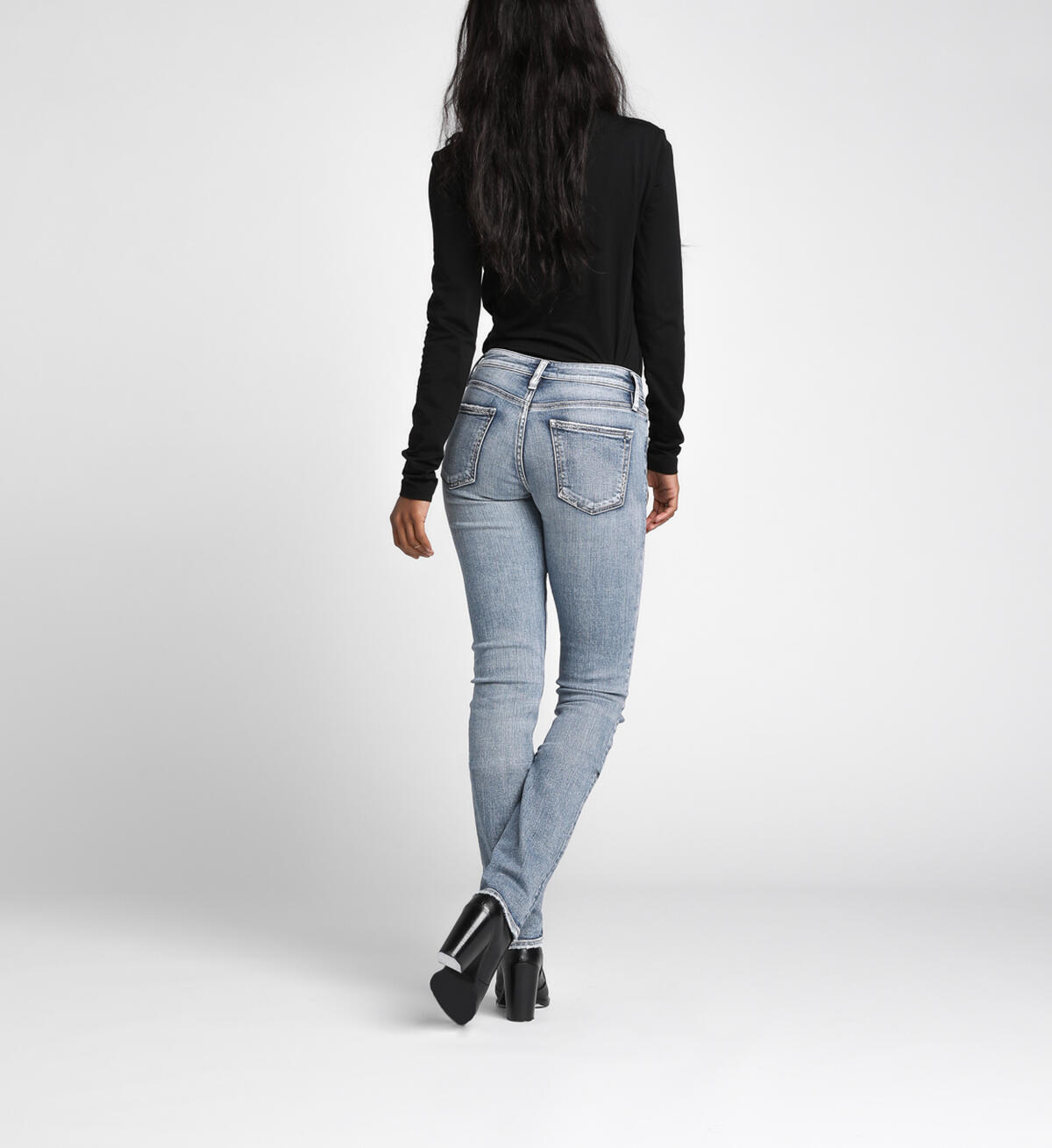 Buy Suki Mid Rise Straight Leg Jeans for USD 84.00 | Silver Jeans US New